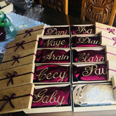 Caja de madera con adorno para regalo