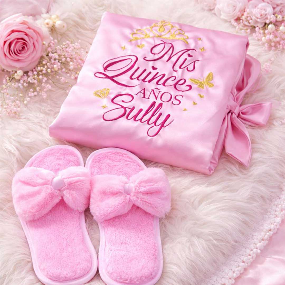 Bata Personalizada y pantufla para Quinceañera , Mamás , Madrinas, Hermanas, Amigas etc...